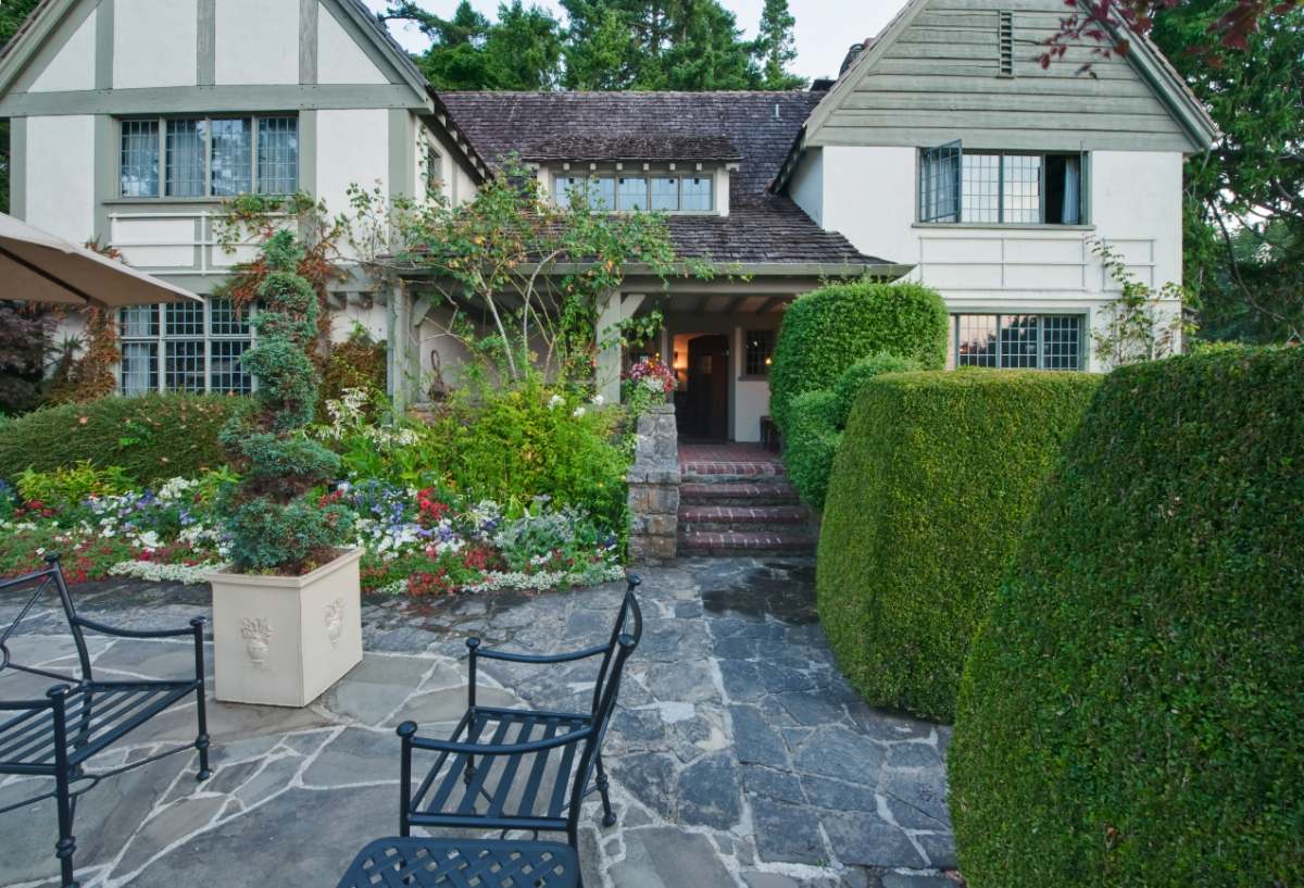 Une charmante maison avec un beau jardin